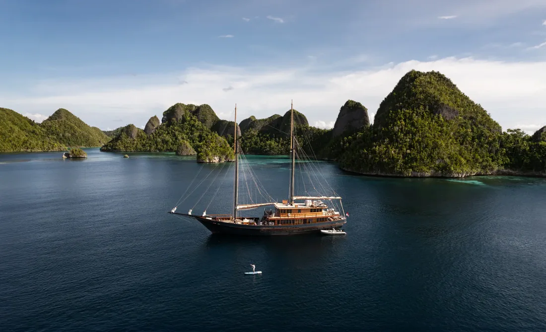 Vela — exterior and life on board